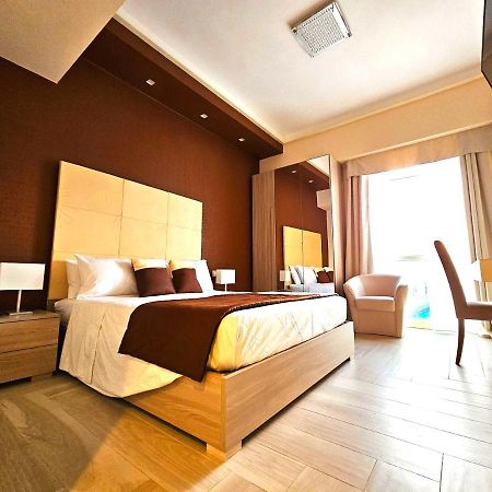 Trilogy Prestige - Central Premium Suites Lecce Luaran gambar