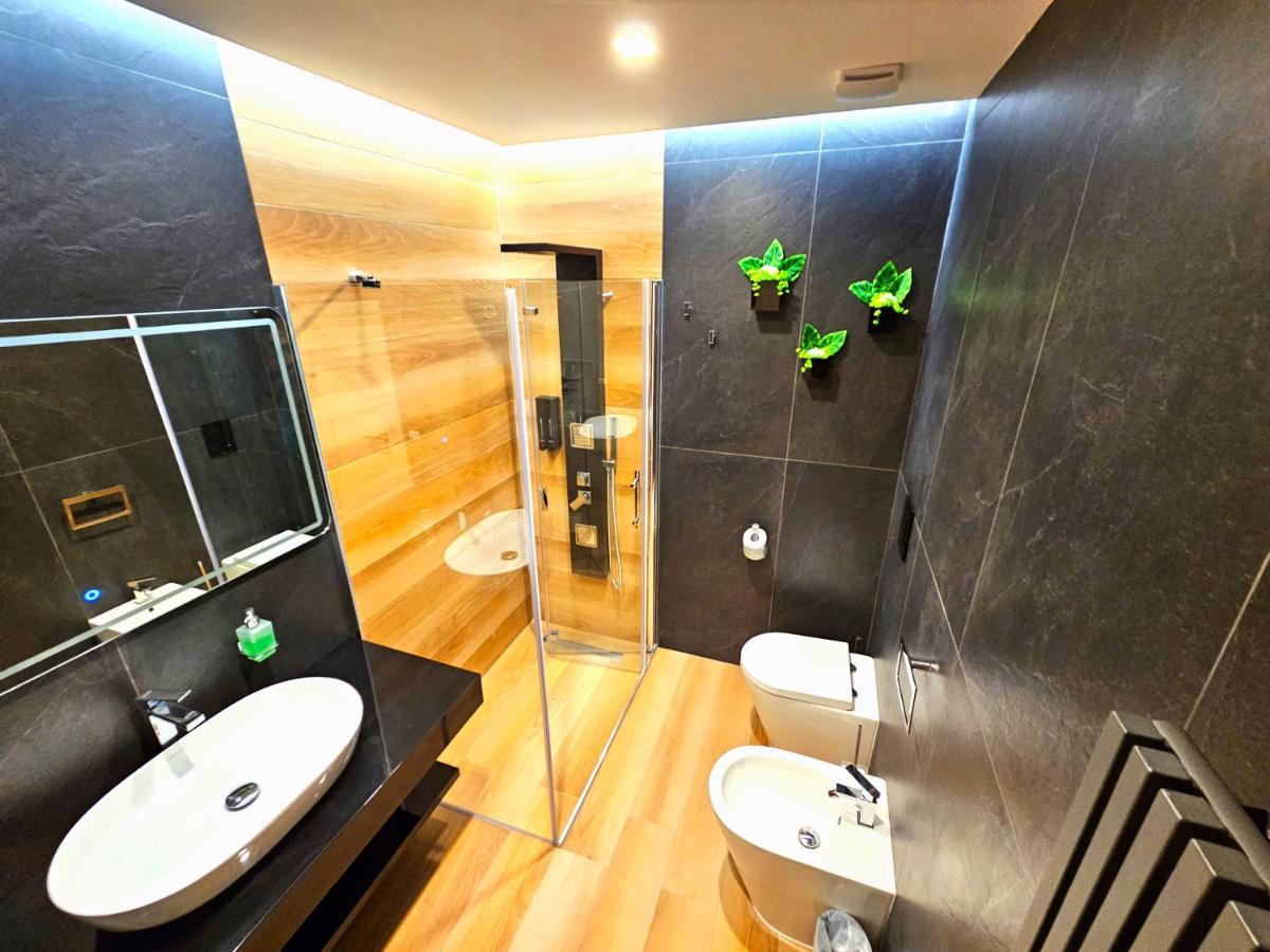 Trilogy Prestige - Central Premium Suites Lecce Luaran gambar