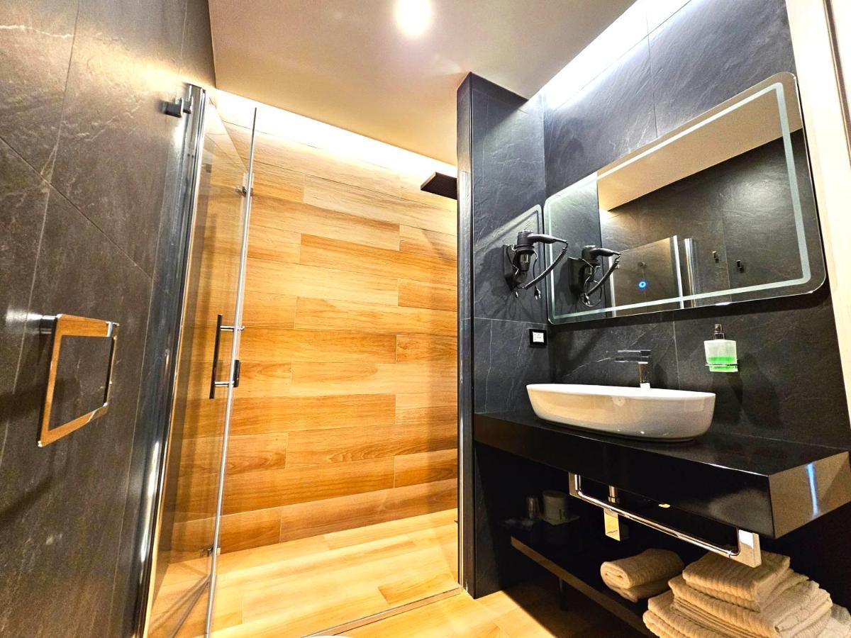 Trilogy Prestige - Central Premium Suites Lecce Luaran gambar