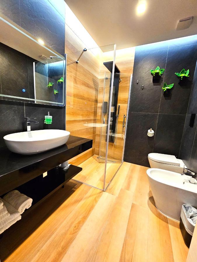 Trilogy Prestige - Central Premium Suites Lecce Luaran gambar