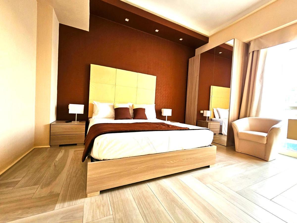 Trilogy Prestige - Central Premium Suites Lecce Luaran gambar