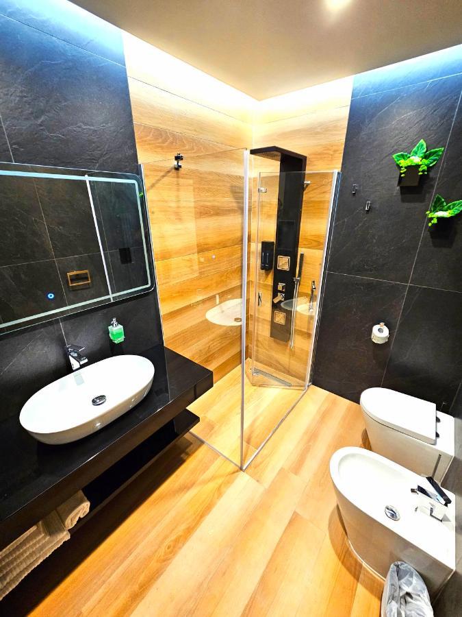 Trilogy Prestige - Central Premium Suites Lecce Luaran gambar